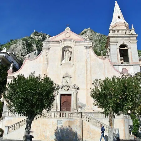 Alojamento de Acomodação e Pequeno-almoço La Rocca Taormina
