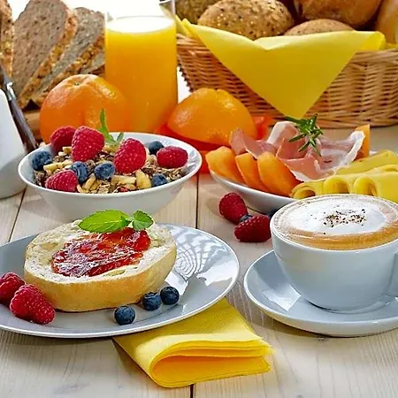 Alojamento de Acomodação e Pequeno-almoço La Rocca 4*